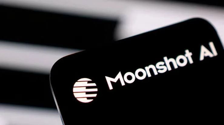 Пока Claude банит россиян: нейросеть Kimi от Moonshot научилась принимать карты «Мир»