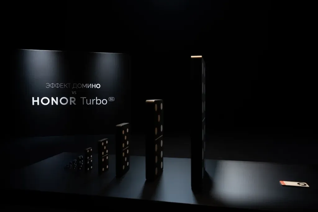 HONOR Turbo выдержал удар 22-килограммового домино в необычном краш-тесте