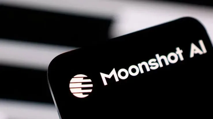 Пока Claude банит россиян: нейросеть Kimi от Moonshot научилась принимать карты «Мир»
